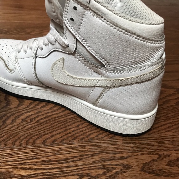 Air Jordan 1 Retro High OG “White Perforated” Size 6Y - Picture 9 of 10
